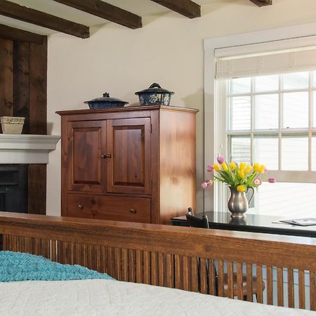 Chesterfield Inn Room photo
