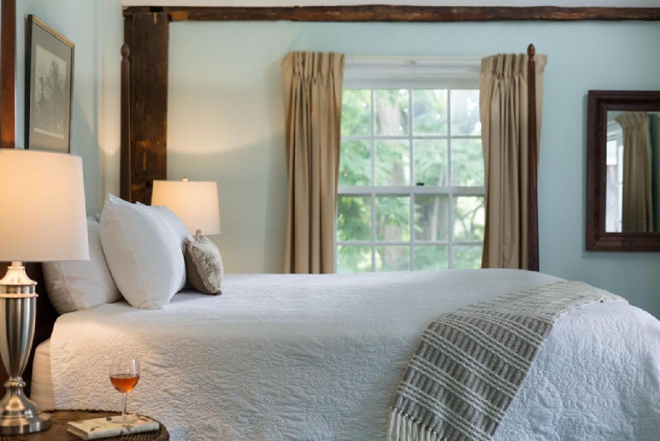 Chesterfield Inn Room photo