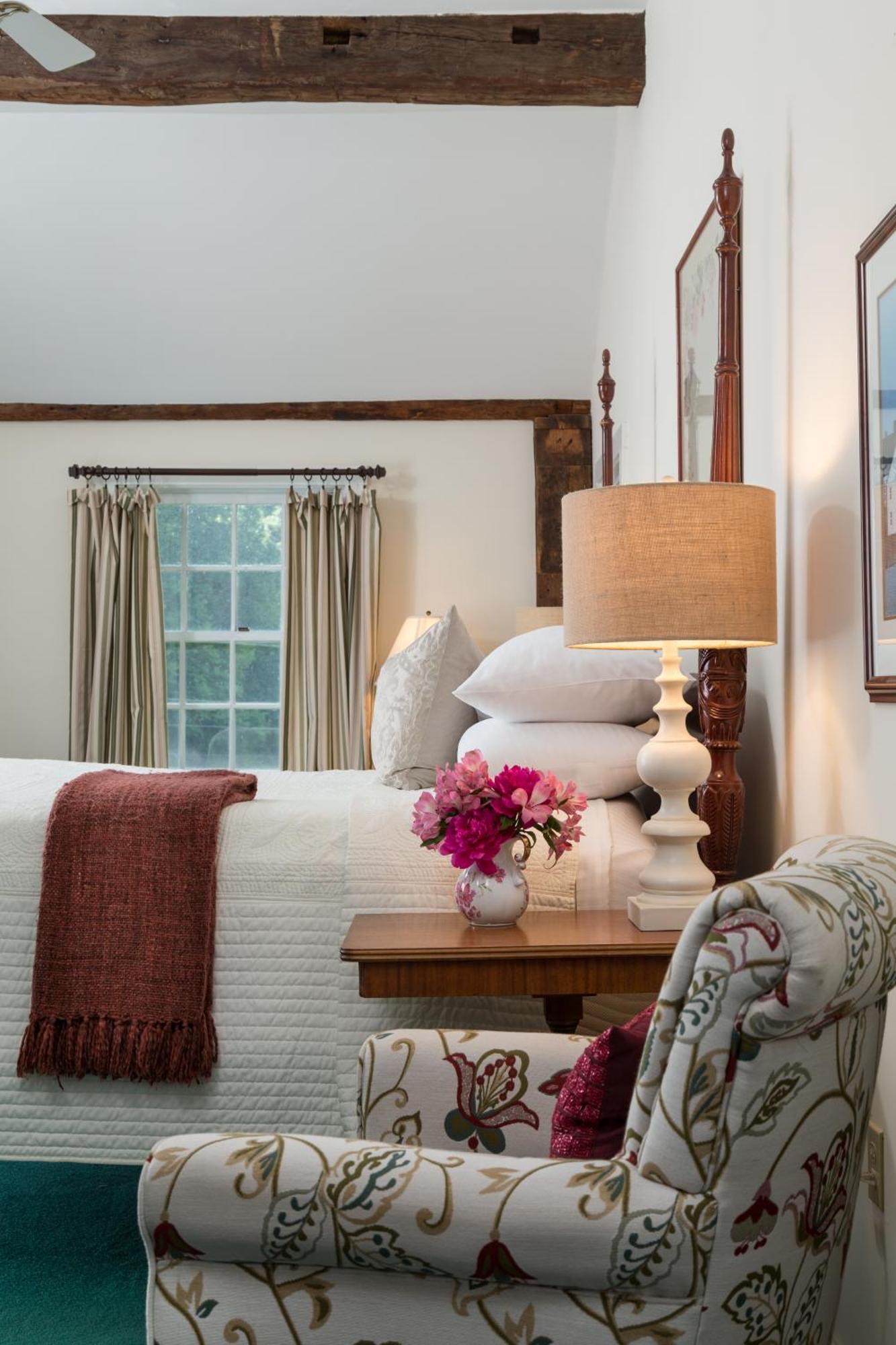 Chesterfield Inn Room photo