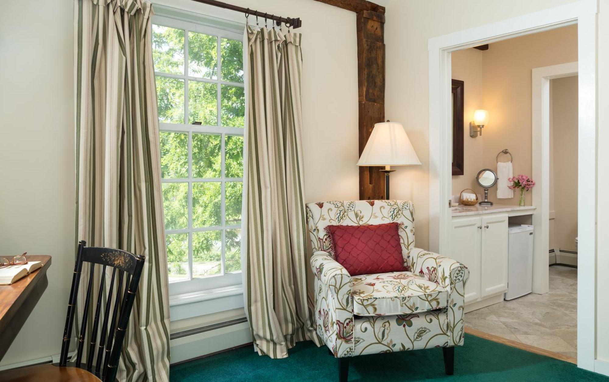 Chesterfield Inn Room photo