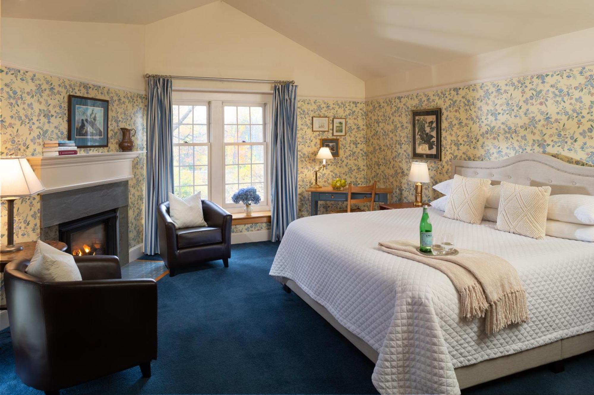 Chesterfield Inn Room photo