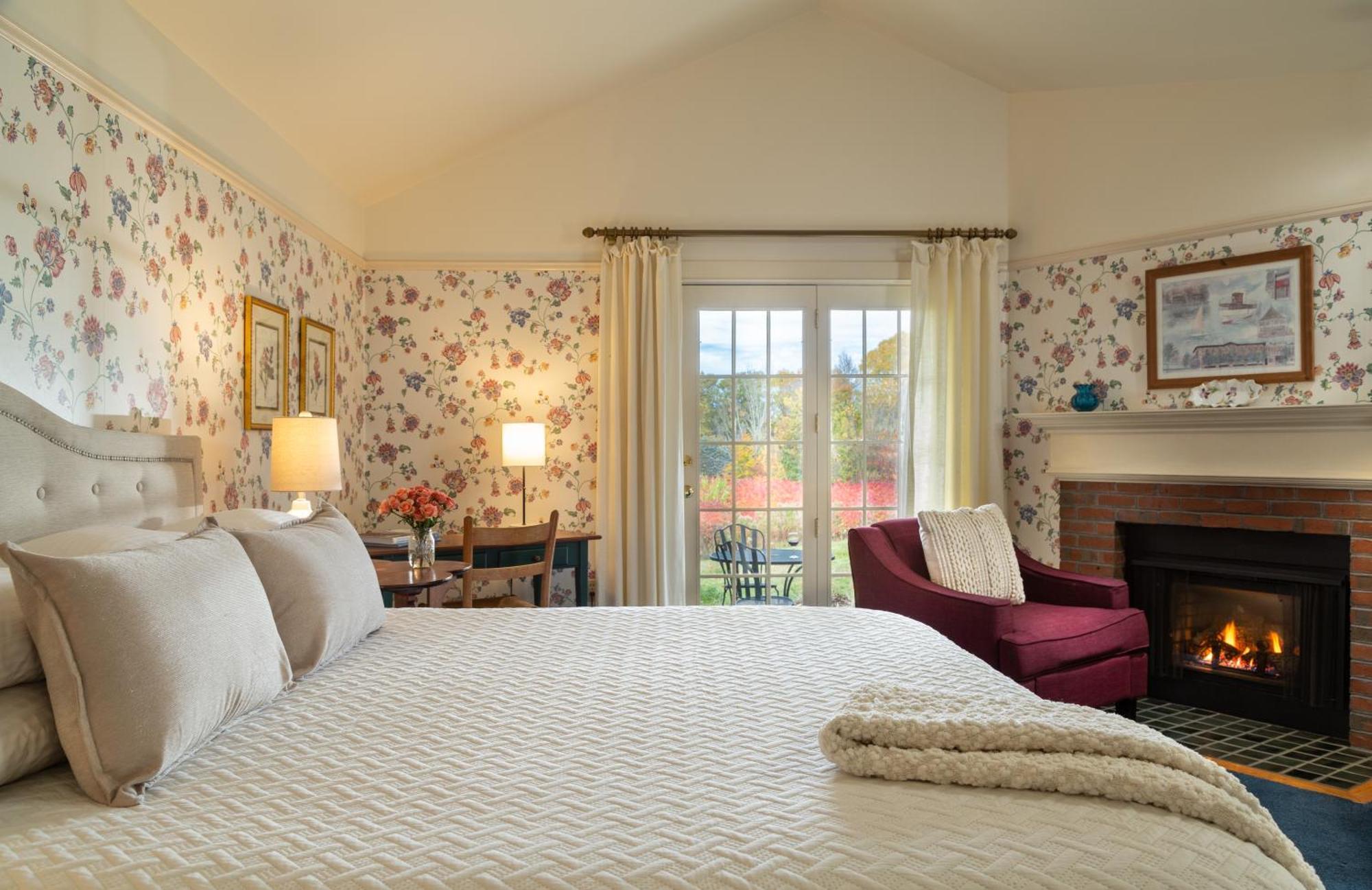 Chesterfield Inn Room photo