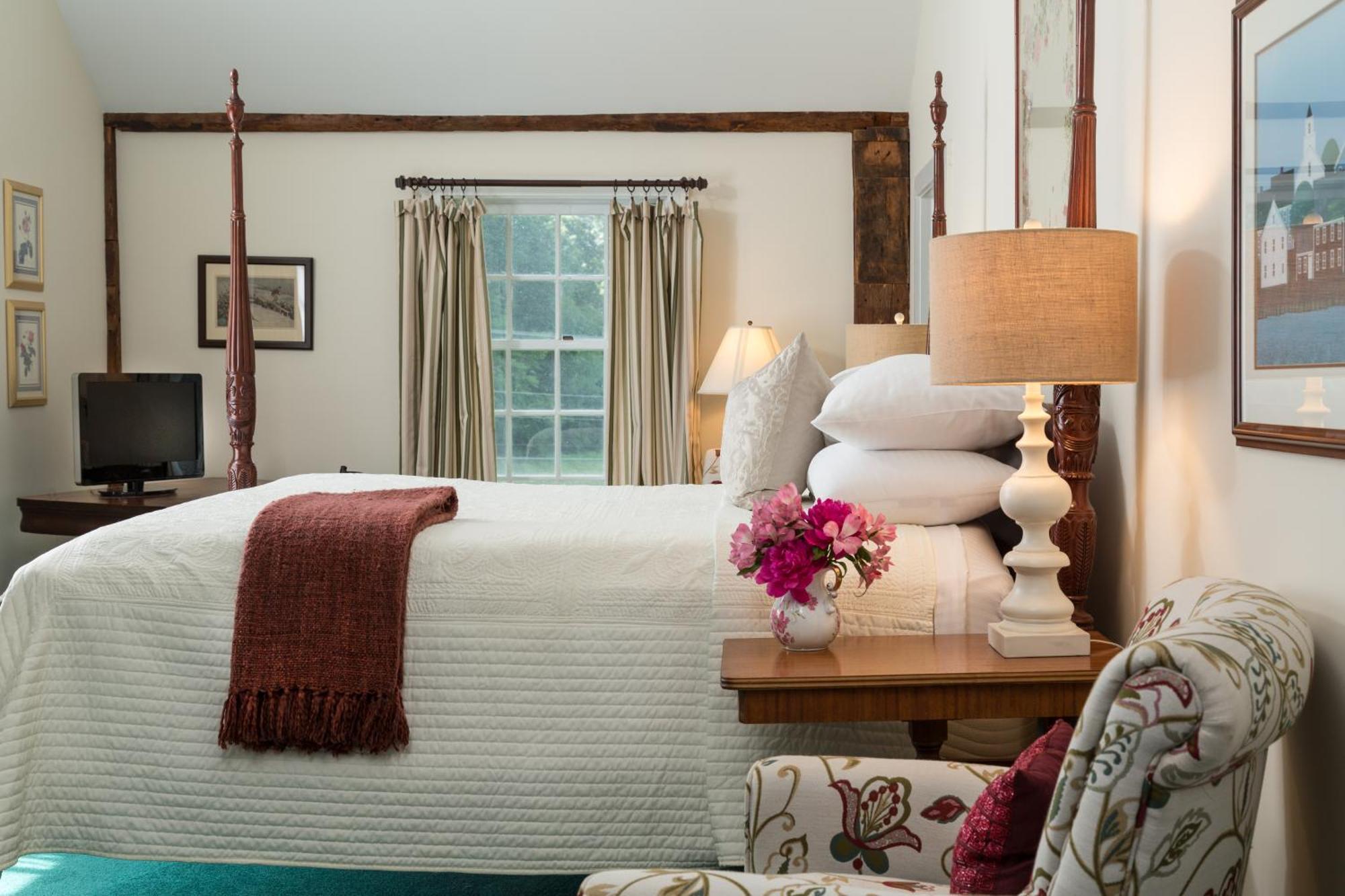 Chesterfield Inn Room photo
