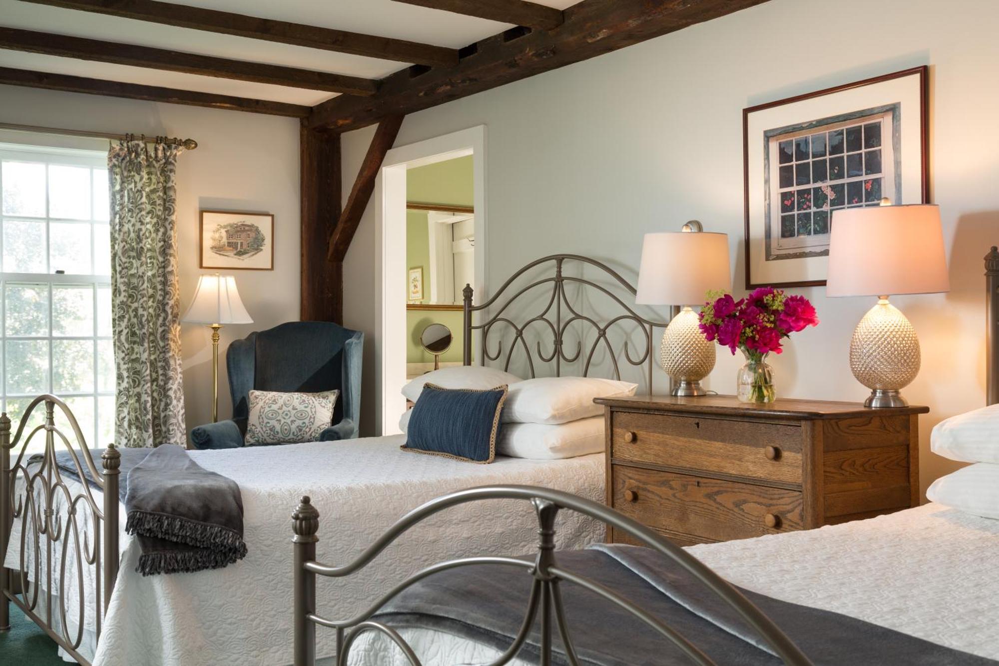 Chesterfield Inn Room photo