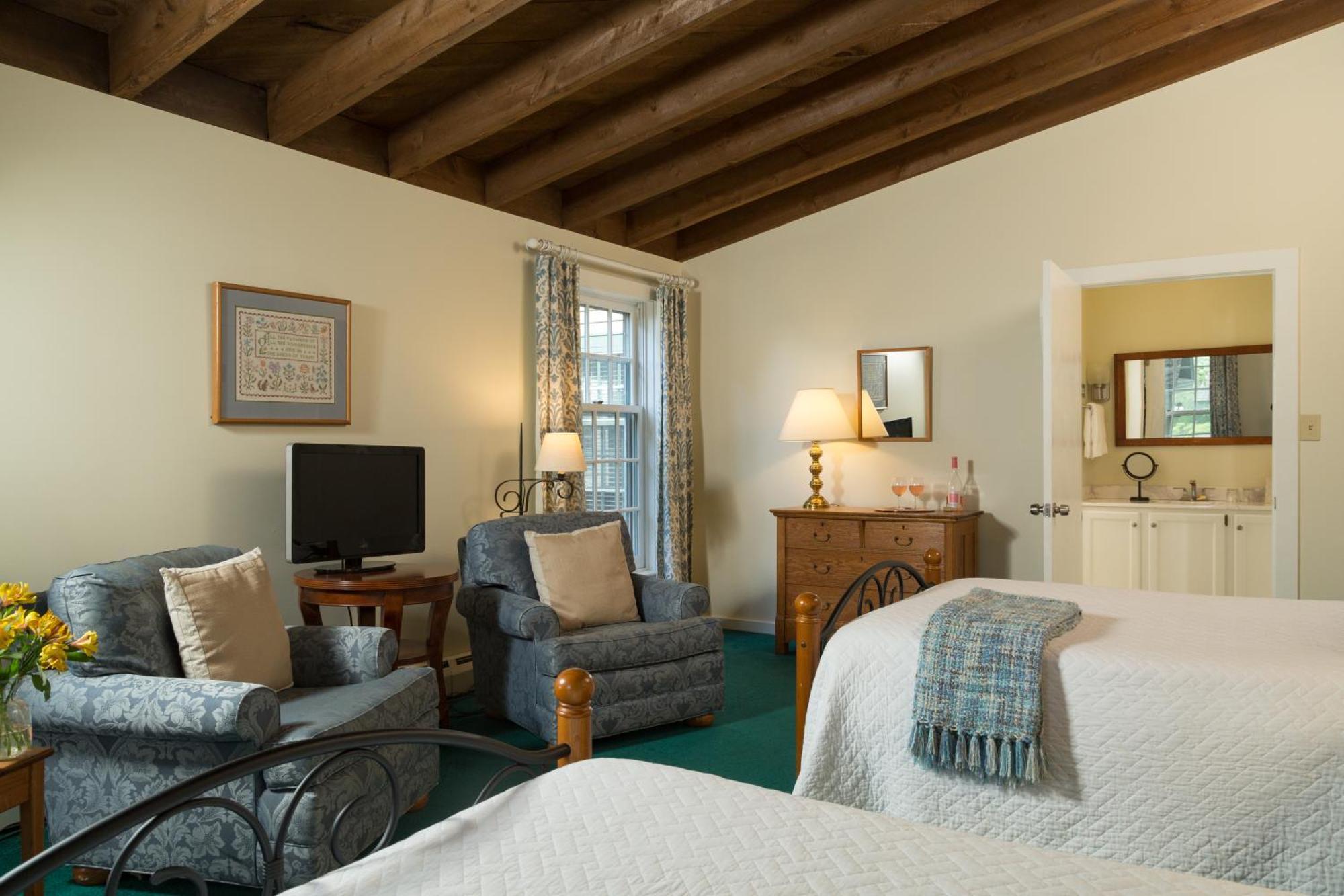 Chesterfield Inn Room photo