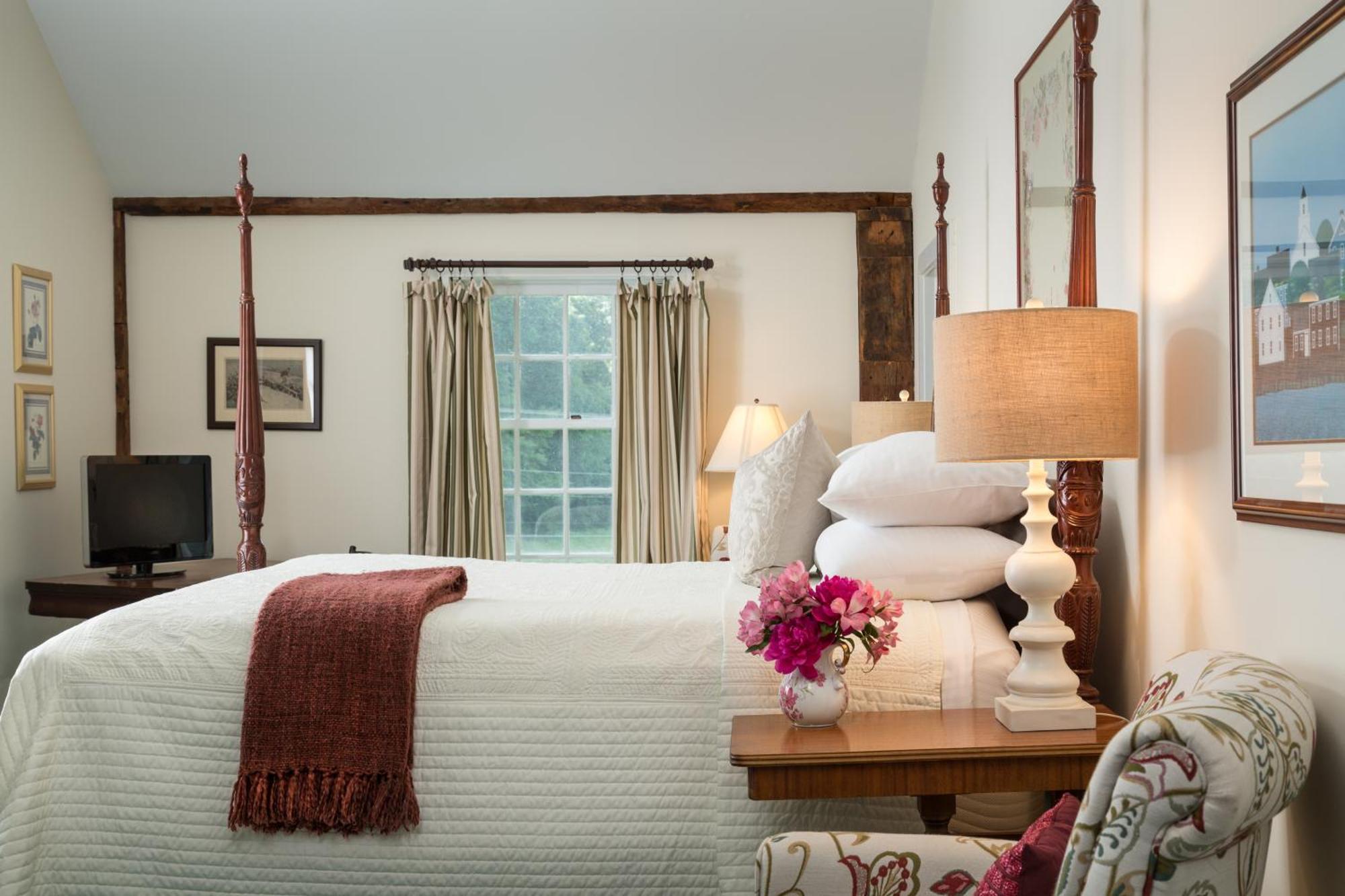 Chesterfield Inn Room photo