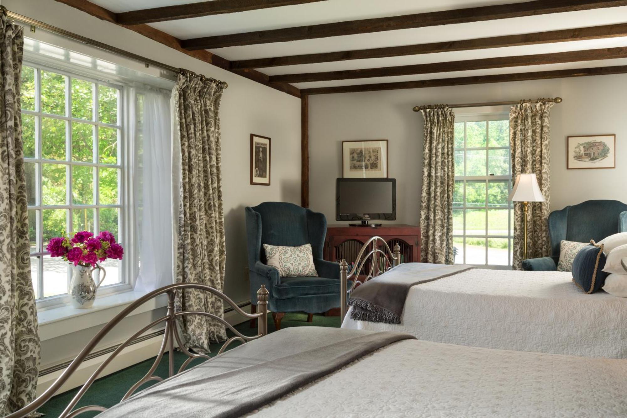 Chesterfield Inn Room photo