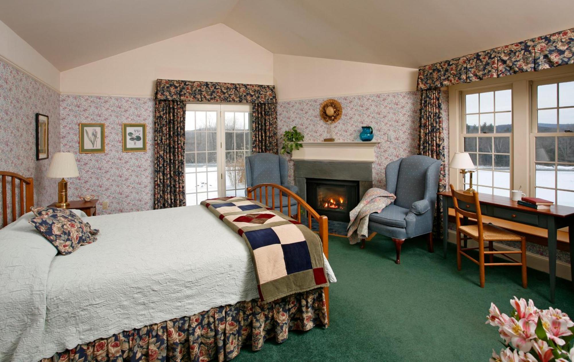 Chesterfield Inn Room photo